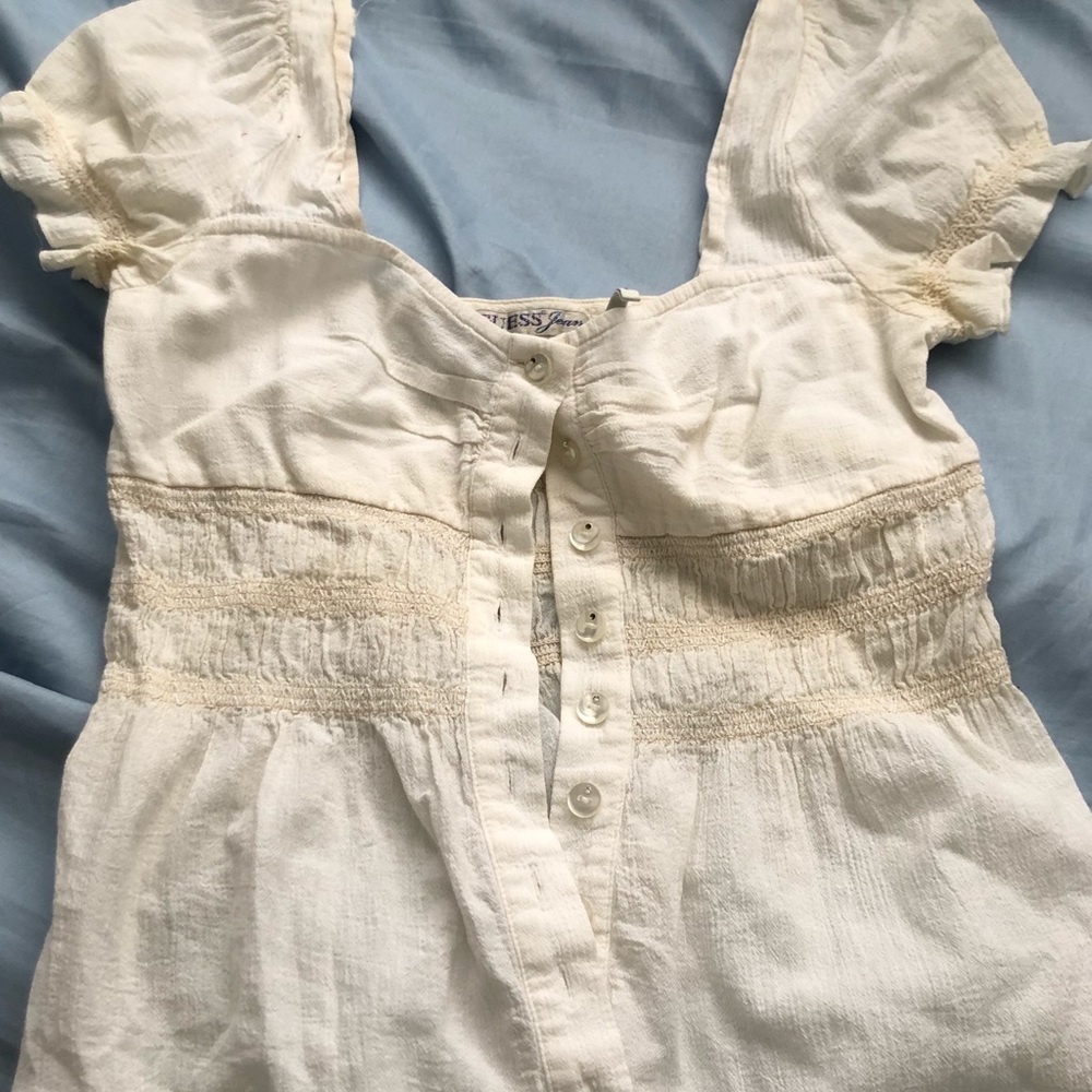 A crop shirts